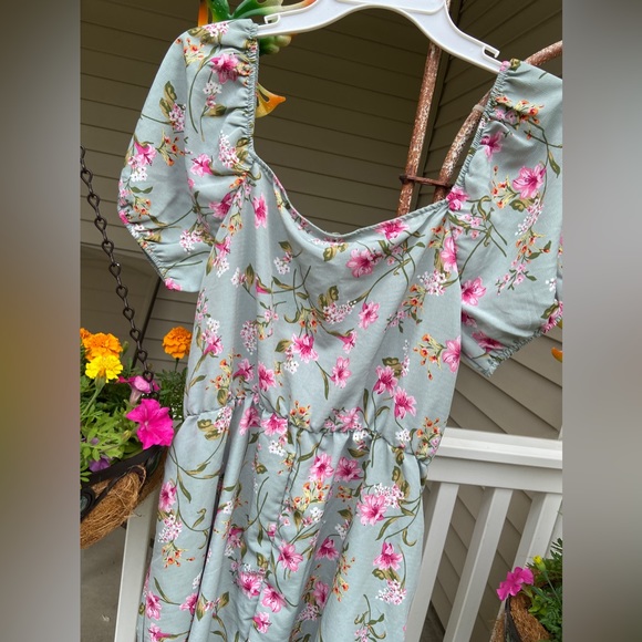 NWT Lily Rose Sz-L Beautiful, Unique, Great Design-Square Neck or Cold Shoulder - Picture 11 of 17